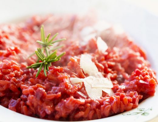 Risotto violetto con scaglie di cioccolato