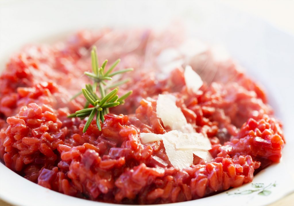 Risotto violetto con scaglie di cioccolato