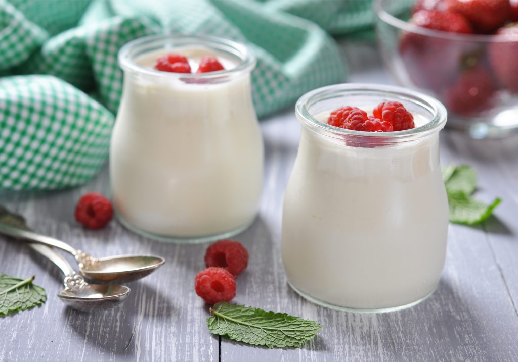 Come fare lo yogurt in casa? Ricetta con e senza yogurtiera