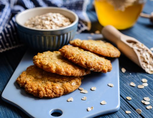 Biscotti con fiocchi d’avena miele e noci