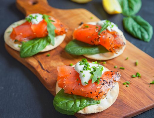 Turbante di salmone affumicato con yogurt e spinaci