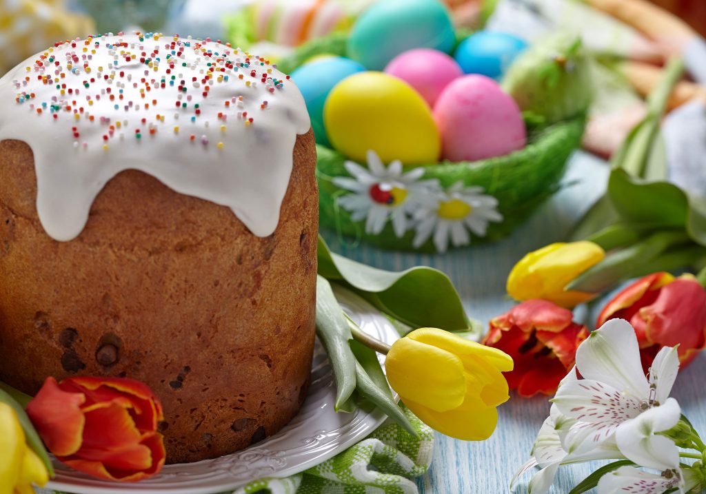 torta con le uova di pasqua